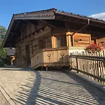Дом отдыха Family Retreat