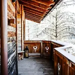 Дом отдыха Family Retreat *