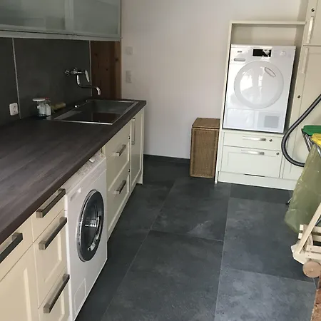 ملاذ عائلي ماريا ألم *