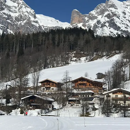 別荘 Family Retreat *