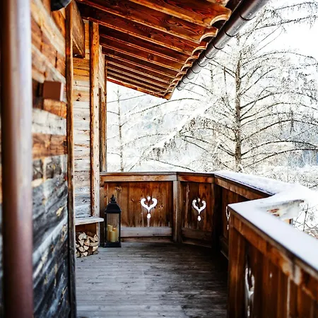 別荘 Family Retreat *