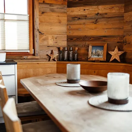 別荘 Family Retreat *