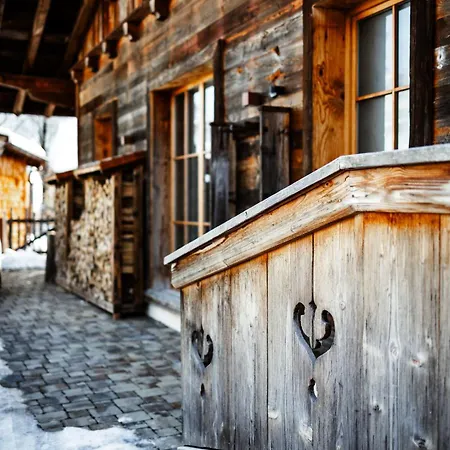 別荘 Family Retreat *